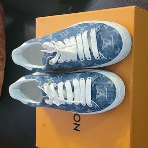 Women's Blue/white Louis Vuitton, beautiful color, size 36, great condition